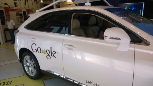 無人駕駛汽車：潘多拉魔盒還是阿拉丁神燈？