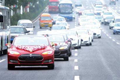 特斯拉跑車當(dāng)婚車純電動(dòng)車隊(duì)不排氣