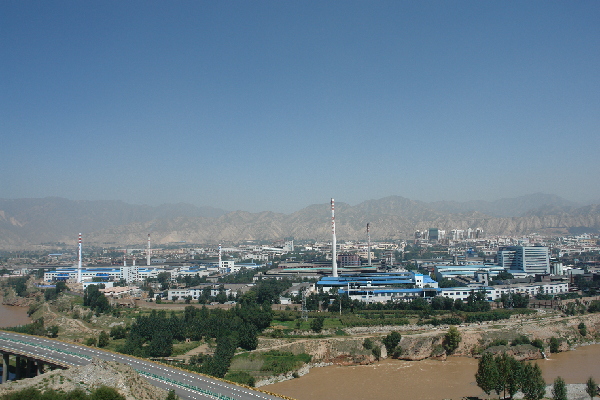 方大炭素：八年鋪就輝煌路 揚鞭奮蹄正當時