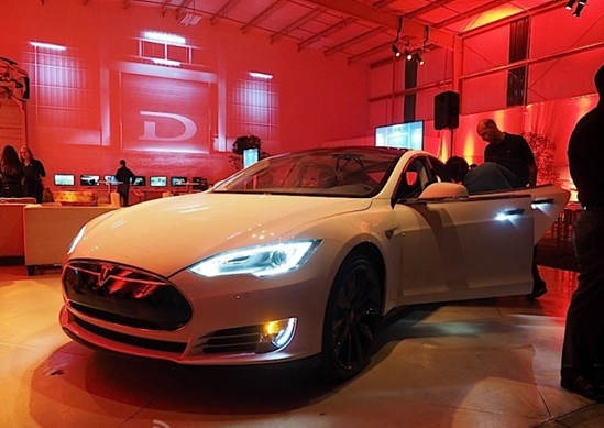 四驅版特斯拉首組照片 百公里加速僅3.2秒