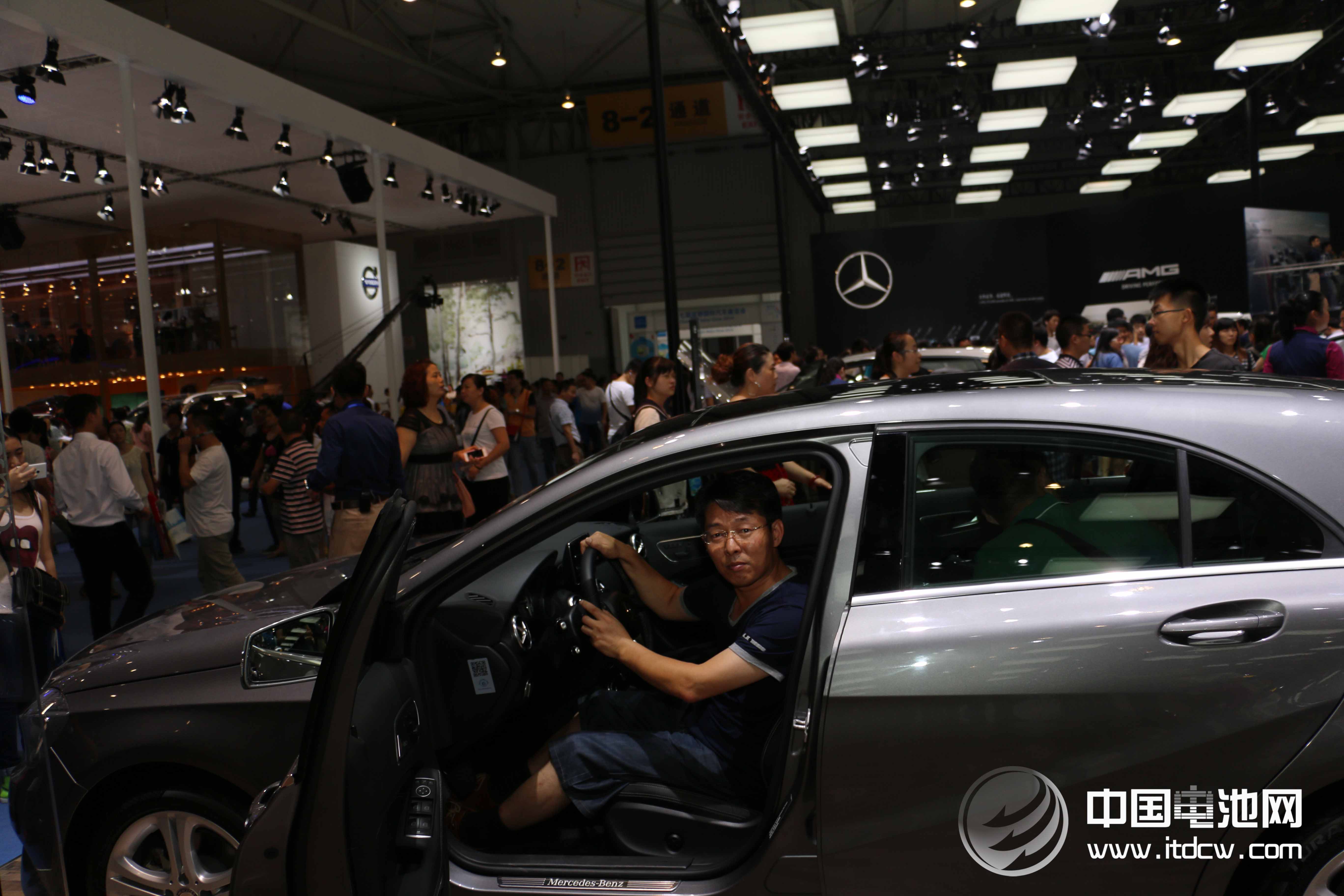 新能源汽車產(chǎn)銷迎來“小爆發(fā)”  各地出臺扶持政策