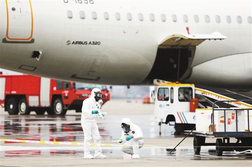 重慶機(jī)場(chǎng)演練：鋰電池“自燃” 放射性貨物“泄漏”