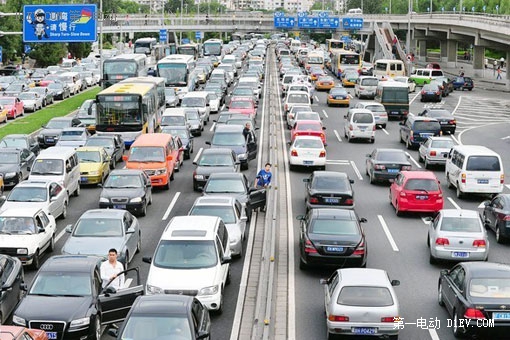 改善空氣 北京計劃3年增15萬輛電動車