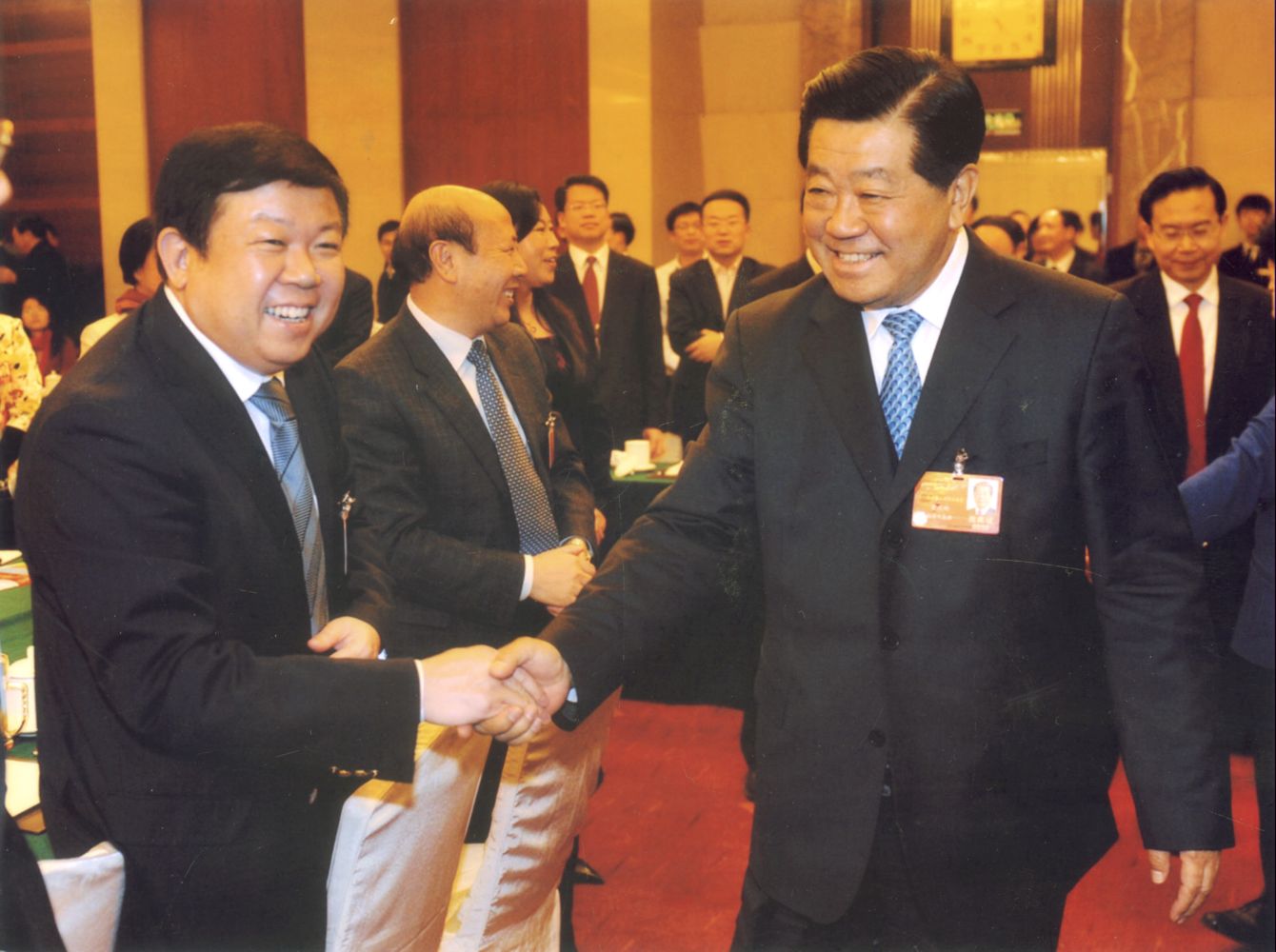 背負(fù)巨額欠款 諱言董事長(zhǎng)成老賴 眾和股份定增存疑