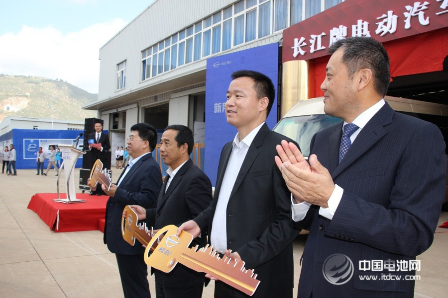 長(zhǎng)江牌電動(dòng)汽車首發(fā)車型下線 云南五龍正式投產(chǎn) 長(zhǎng)江牌電動(dòng)汽車首發(fā)車型下線 云南五龍正式投產(chǎn)