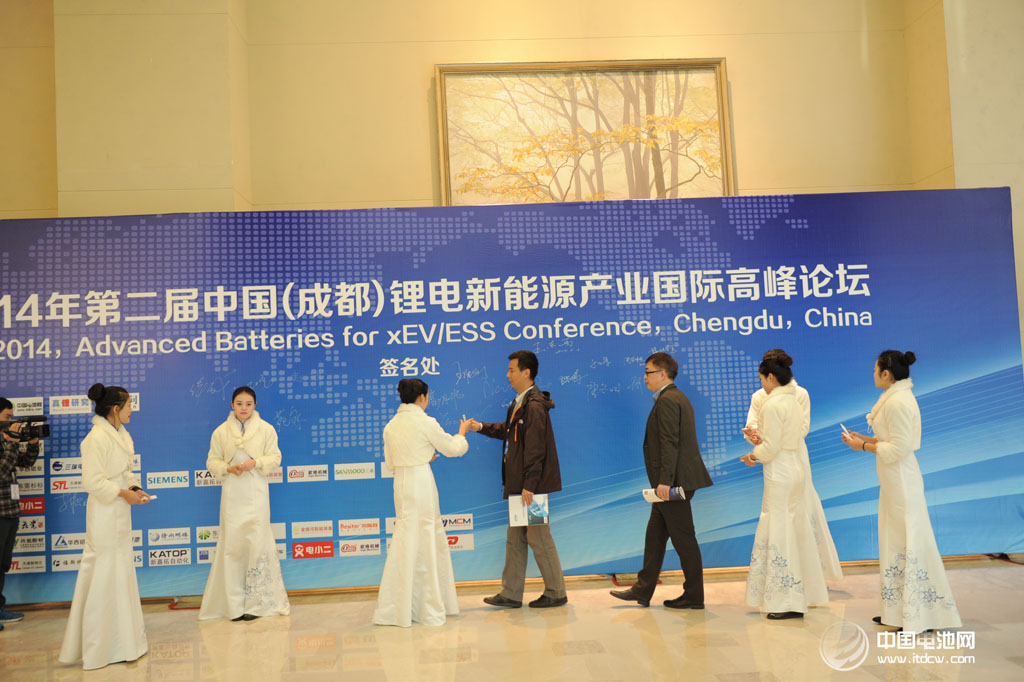 新能源車“動(dòng)力”魔咒  純電動(dòng)：大踏步前進(jìn)