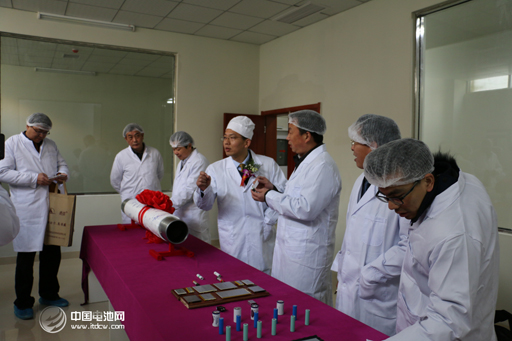 與會領導專家嘉賓參觀隔膜生產線