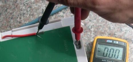 “無(wú)負(fù)極電池”問(wèn)世 或?qū)㈩嵏搽妱?dòng)車(chē)和手機(jī)電池