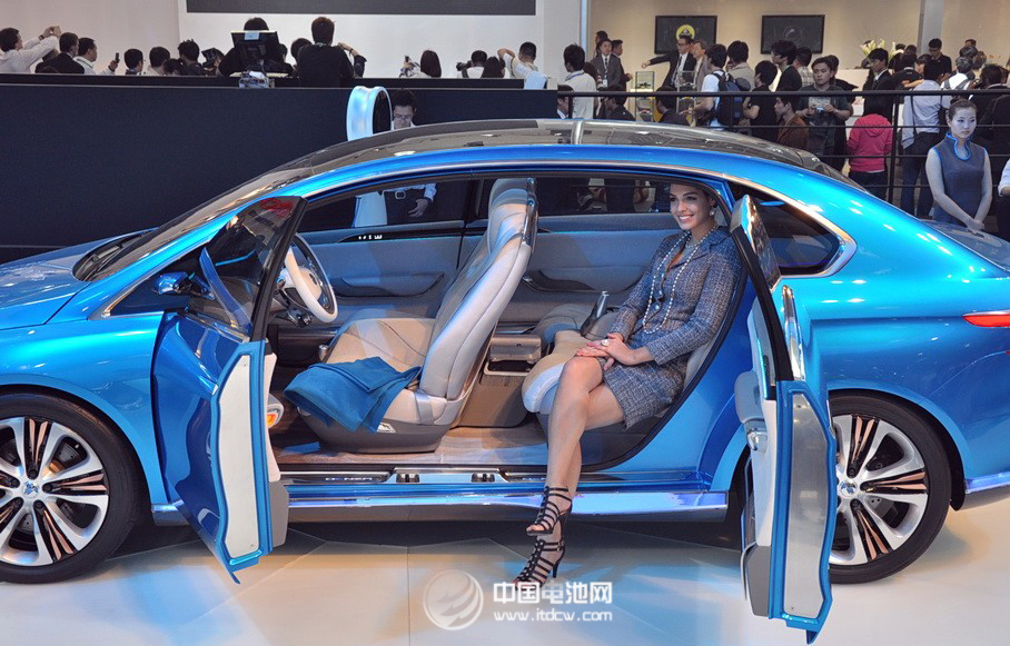 油價(jià)下跌無(wú)礙新能源車發(fā)展 電池技術(shù)亟待突破