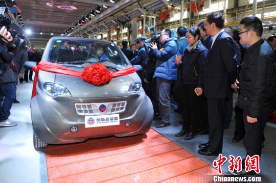 首輛碳纖維新能源電動汽車在江蘇鹽城下線?！⊥鮼喼蕖z