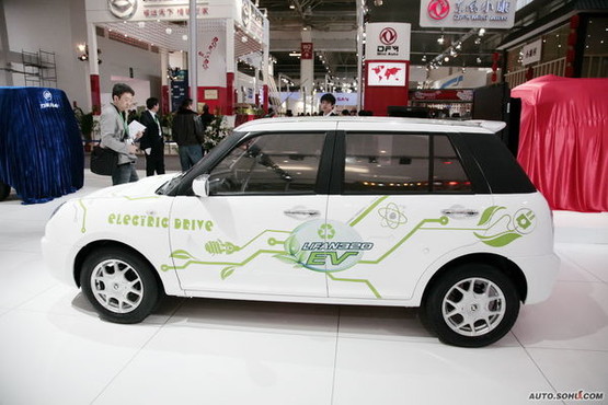 兩會(huì)聚焦：新能源汽車(chē)依然前路漫漫？