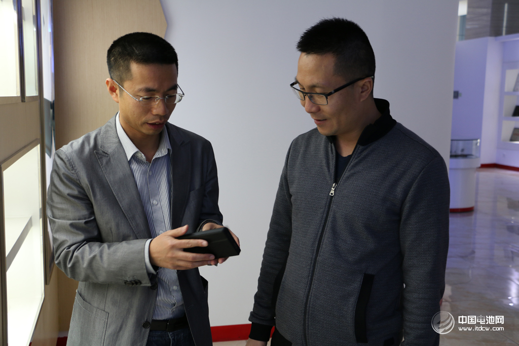 深圳萬拓電子科技有限公司總經理孫中偉與普瑞賽思總經理許輝勇交流