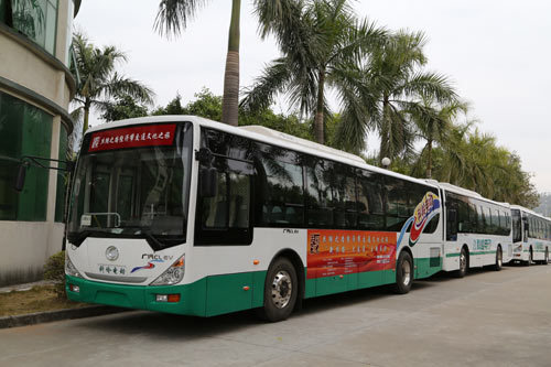 僑興科嶺增程式電動(dòng)客車停靠在僑興集團(tuán)惠州總部