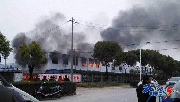 江蘇常州超創電池倉庫起火黑煙滾滾 消防速救挽損失