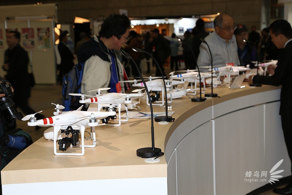四軸飛行器：下一個電動車？攔住那架沒有牌照的無人機