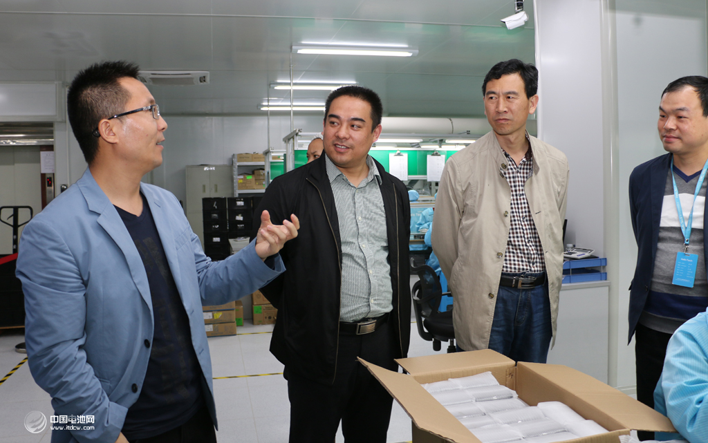 孫中偉董事長向客戶及來賓介紹質量控制細節 孫中偉董事長向客戶及來賓介紹質量控制細節