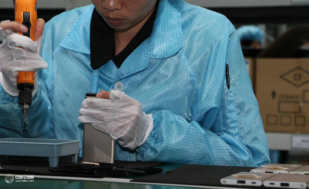 這是鋒6plus移動電源的組裝過程 這是鋒6plus移動電源的組裝過程