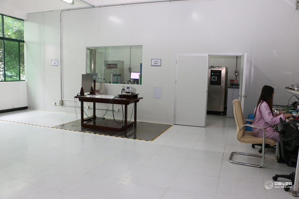 移動電源檢測中心設備一應俱全,實驗室一塵不染 移動電源檢測中心設備一應俱全,實驗室一塵不染