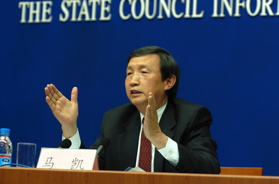 馬凱：推動新能源汽車充電設施加快發展