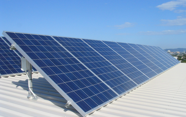 戴姆勒追隨特斯拉 擬銷售太陽能儲能電池