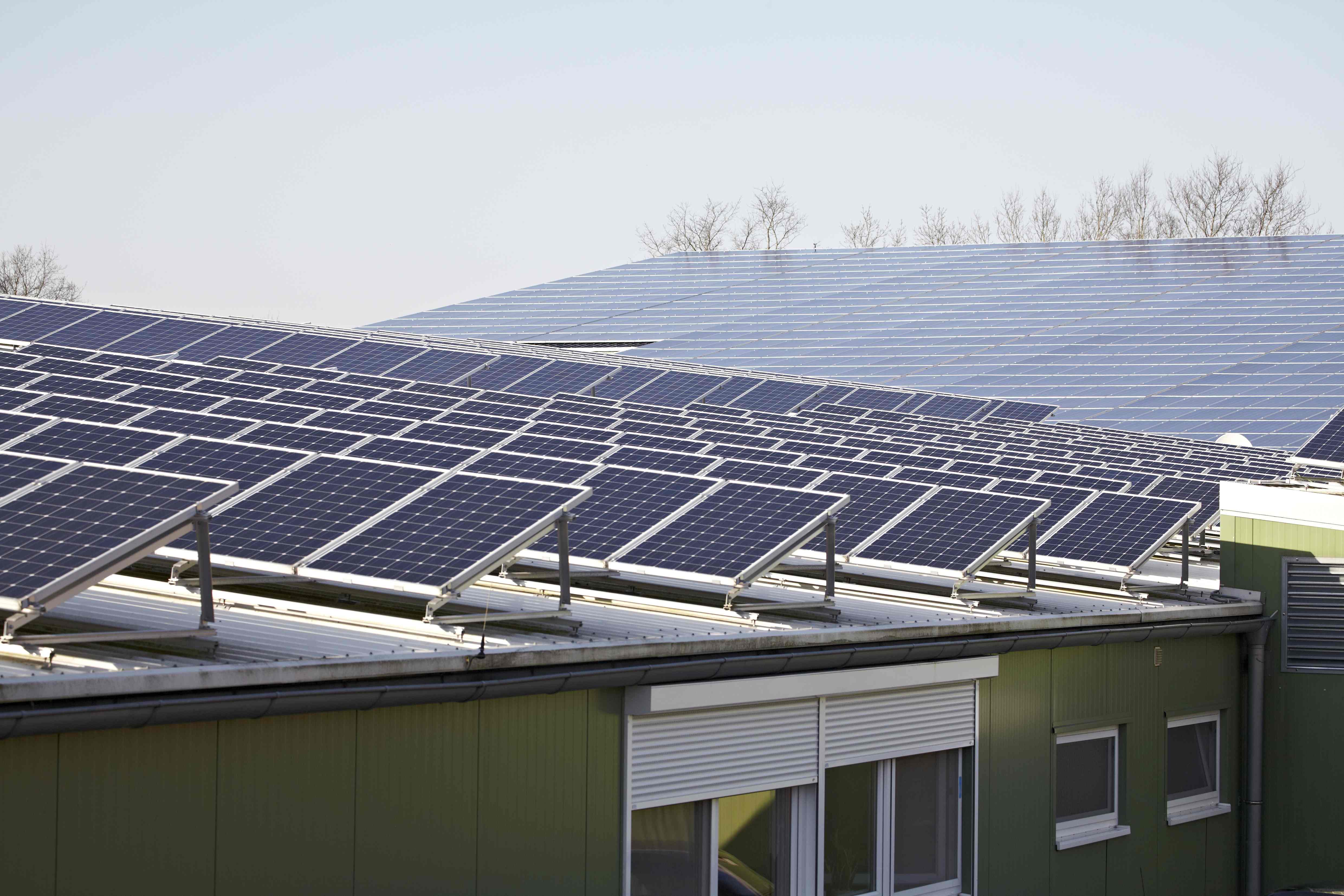 河南許昌學(xué)院合成新型異質(zhì)結(jié)薄膜太陽(yáng)能電池材料