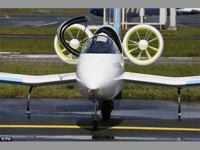 純電動飛機起飛了！“空中特斯拉”純電動飛機亮相