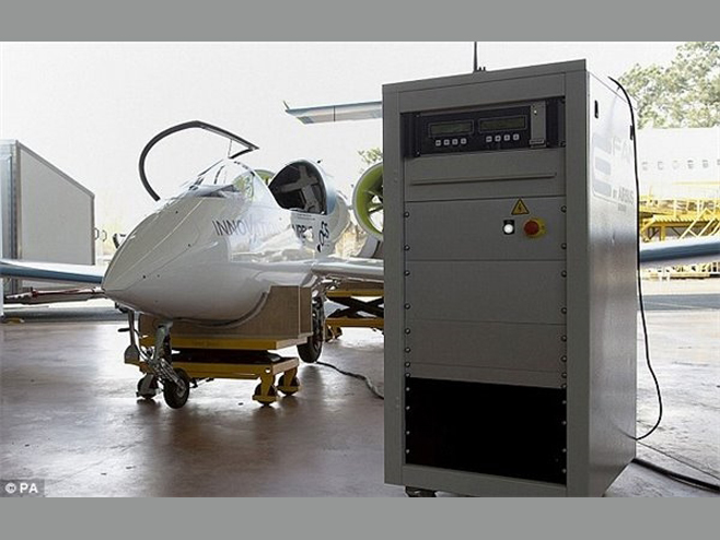 純電動(dòng)飛機(jī)起飛了！“空中特斯拉”純電動(dòng)飛機(jī)亮相