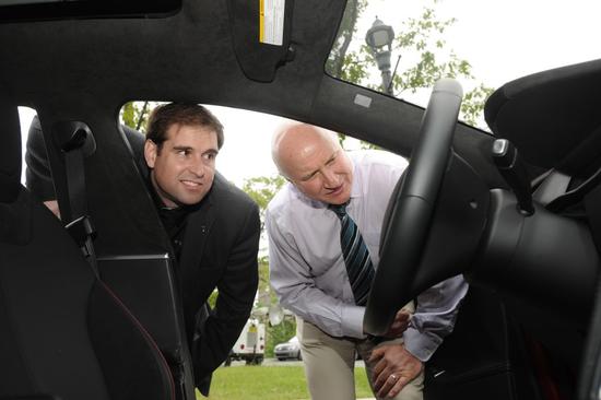 與鋰離子電池科學家合作  特斯拉欲開發廉價電動車