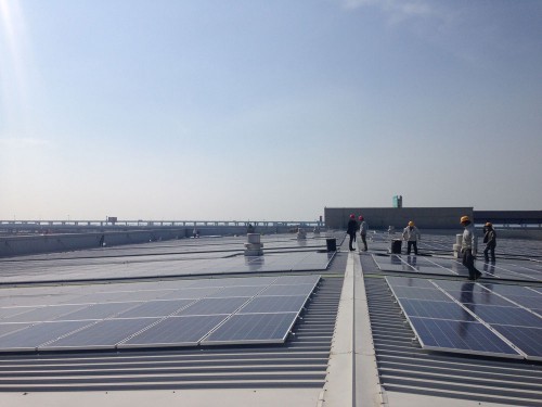 今年全球?qū)⒃龉夥b機(jī)57.4吉瓦  中國將增15吉瓦