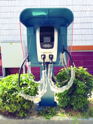 東莞首個(gè)電動汽車光伏充電站試送電成功