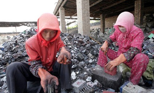 江蘇常州無證電池收購(gòu)站 電解液直排河中超一年