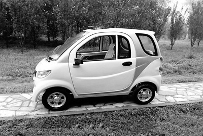  老年代步車無國標無牌照無監(jiān)管 “裸奔”何時終結(jié)？