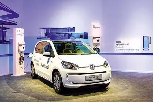 動(dòng)力電池廠和車企須同步成長 電動(dòng)車“拼湊潮”該歇了