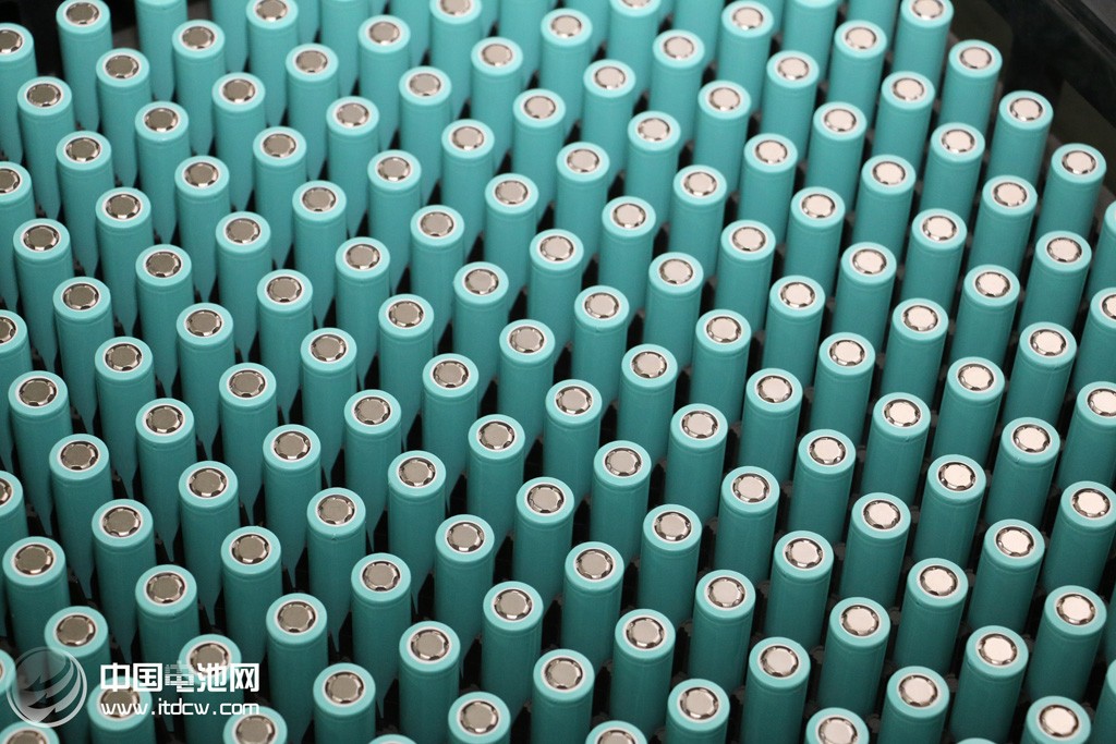 錳酸鋰電池和磷酸鐵鋰電池串并聯性能仿真法測評