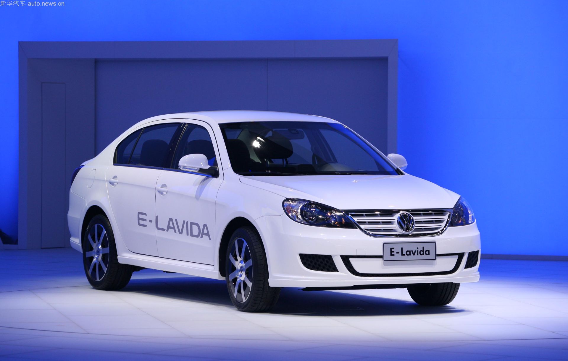 新能源汽車產(chǎn)銷量或翻倍 整個產(chǎn)業(yè)鏈有望受益