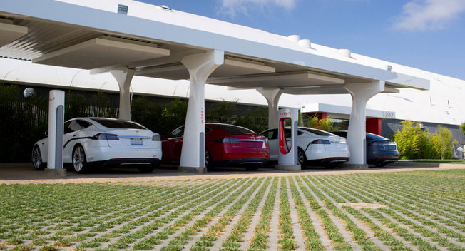 特斯拉建成500個超級充電站 每年新增150個 特斯拉建成500個超級充電站 每年新增150個