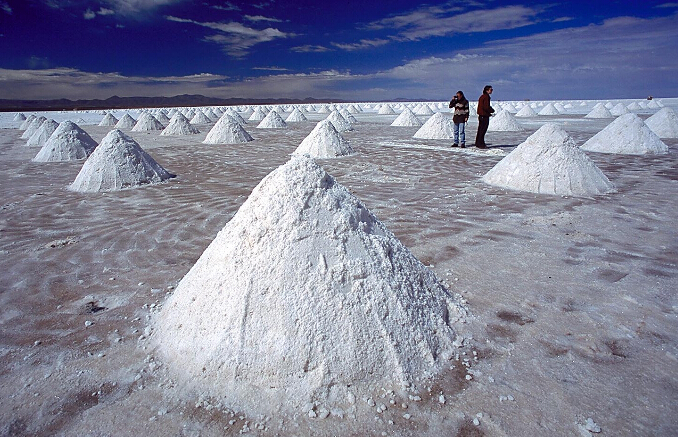 全球鋰資源供給偏緊 9月投資首選新能源汽車標的 