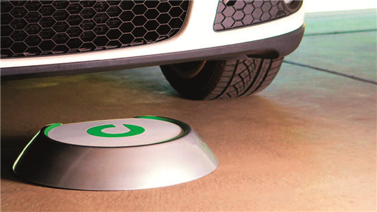 p83-1 1.德國(guó)博世公司推出的一款電動(dòng)汽車無(wú)線充電設(shè)備，售價(jià)約為3000美元。