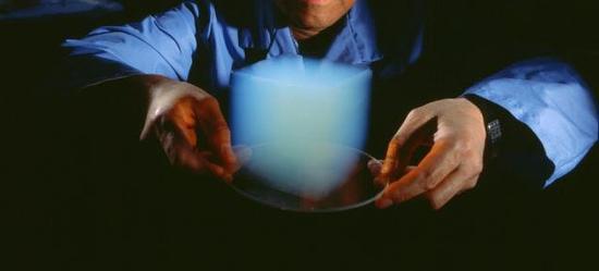 中國(guó)科學(xué)家研發(fā)石墨烯超級(jí)材料：輕如氣球硬如金屬