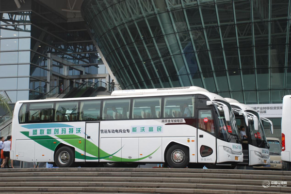 沒有充電樁也能跑 配移動(dòng)充電車20分鐘可充80度電 沒有充電樁也能跑 配移動(dòng)充電車20分鐘可充80度電