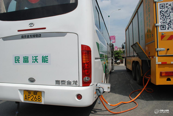 沒有充電樁也能跑 配移動(dòng)充電車20分鐘可充80度電 沒有充電樁也能跑 配移動(dòng)充電車20分鐘可充80度電