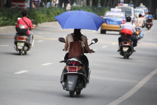 要路權(quán)也要規(guī)矩 嚴(yán)管電動自行車從兩招入手