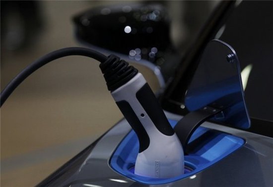 石墨烯超級(jí)電容充電只需4分鐘 電動(dòng)車短板破解?