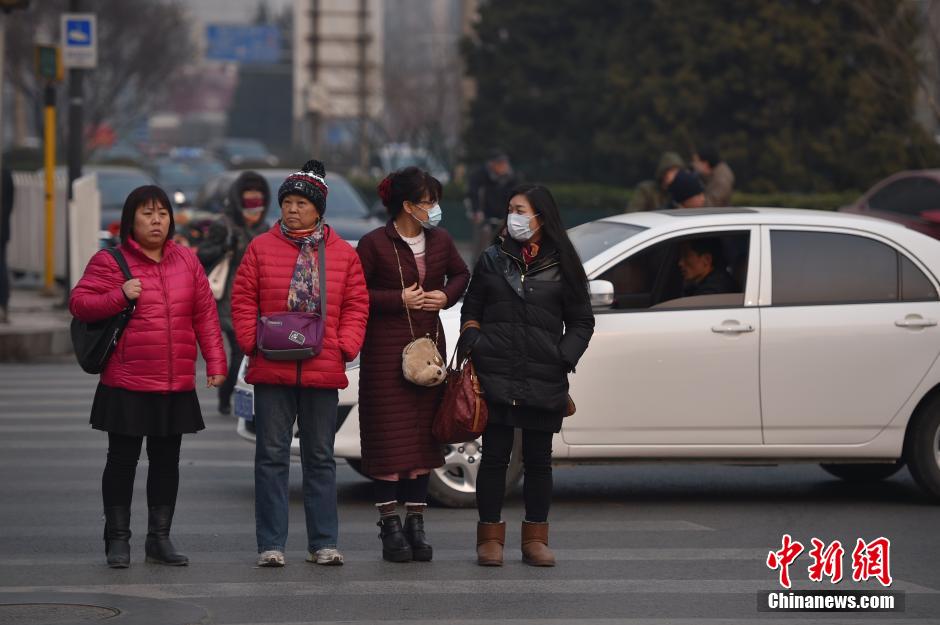 北京首次啟動(dòng)重污染紅色預(yù)警 除電動(dòng)汽車(chē)外單雙號(hào)行駛