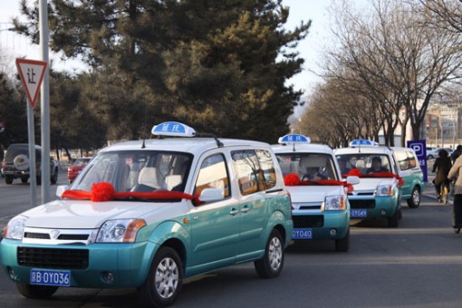 北京今年將添2700輛綠色公交 200輛電動出租車投放市區