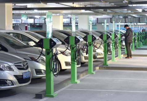 北京西站大型充電站正式建成投入使用