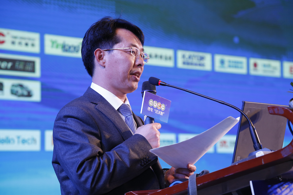 如果說(shuō)2014年是中國(guó)新能源車(chē)的“元年”，2015年是中國(guó)動(dòng)力電池的“元年”，那么2016年將是“動(dòng)力電池+新能源車(chē)+充電樁+互聯(lián)網(wǎng)”的“元年”。我一直堅(jiān)信：大多數(shù)人是看見(jiàn)才去相信，只有少數(shù)人是相信而看得見(jiàn)，機(jī)會(huì)永遠(yuǎn)屬于有準(zhǔn)備且付諸行動(dòng)并付出不亞于任何人的努力的人。猴年到來(lái)之際，感謝您膈俞中國(guó)電池網(wǎng)、我愛(ài)電車(chē)網(wǎng)、能源財(cái)經(jīng)網(wǎng)和鋰電“達(dá)沃斯”組委會(huì)、電池百人會(huì)一直以來(lái)的關(guān)注、支持和厚愛(ài)。在此，祝愿您猴年猴人猴起之秀，猴模猴樣猴富無(wú)窮！身體健康，大發(fā)猴財(cái)！