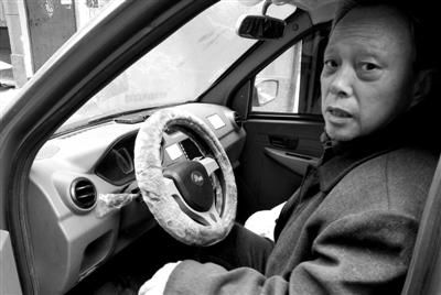 大爺網(wǎng)購電動車毛病多 退貨還得倒貼幾千塊