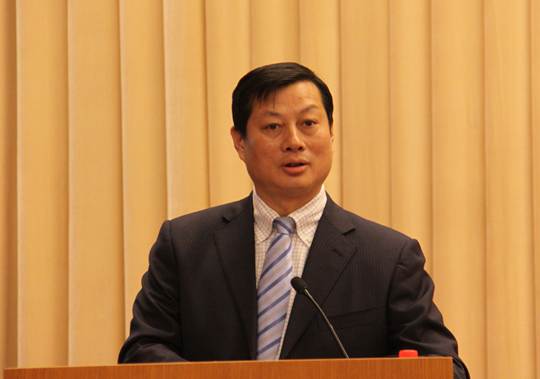 中國汽車工業(yè)協(xié)會(huì)第八屆理事會(huì)會(huì)長/東風(fēng)汽車公司董事長、黨委書記竺延風(fēng)主持會(huì)議并講話