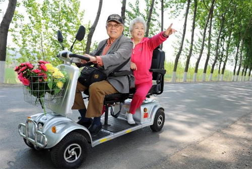 處監管真空地帶 老年代步車成了另類“特權車”